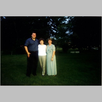 Howard_(son),_Irene_(mo.),_&_Donna_(dau.-in-law)_Shirokmann.JPG