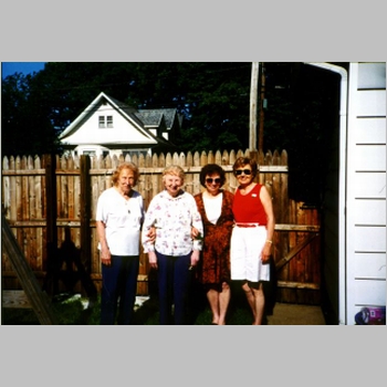 Sisters_Helen,_Mary,_&_Irene_with_Cousin_Sue_1998.JPG