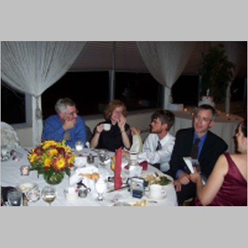 _Judy_Szabo's_nephew_Peter_Olchvary,_fiancee_Karen_Jones,_Greg_Miller,_Paul_Olchvary,_Lara,_Nov.2008.JPG